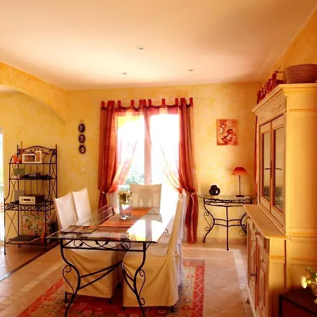 De 3 Chambres Avec Piscine Privee Et Jardin Clos A Les Mimosas A 4 Km De La *